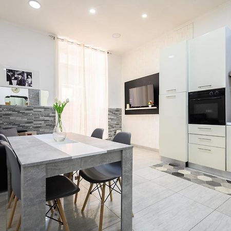 Appartamento Manu Family House Napoli Esterno foto